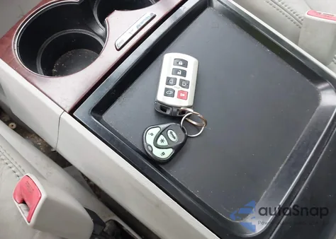 2011 Toyota Sienna Xle z USA, uszkodzony, nr VIN 5TDDK3DC9BS005392